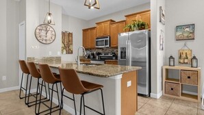 Unclassified image, 3 of 58, button - 5 BD/ 4 BA/ Storey Lake (4899 CT) (Kissimmee)