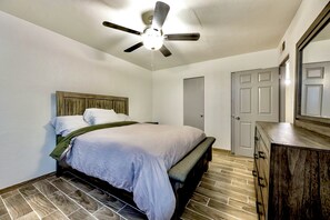 3 habitaciones, escritorio, wifi gratis y ropa de cama
