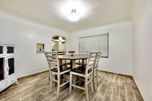 Dining - Contemporary Rustic Home in the Heart of Las Cruces (Las Cruces)