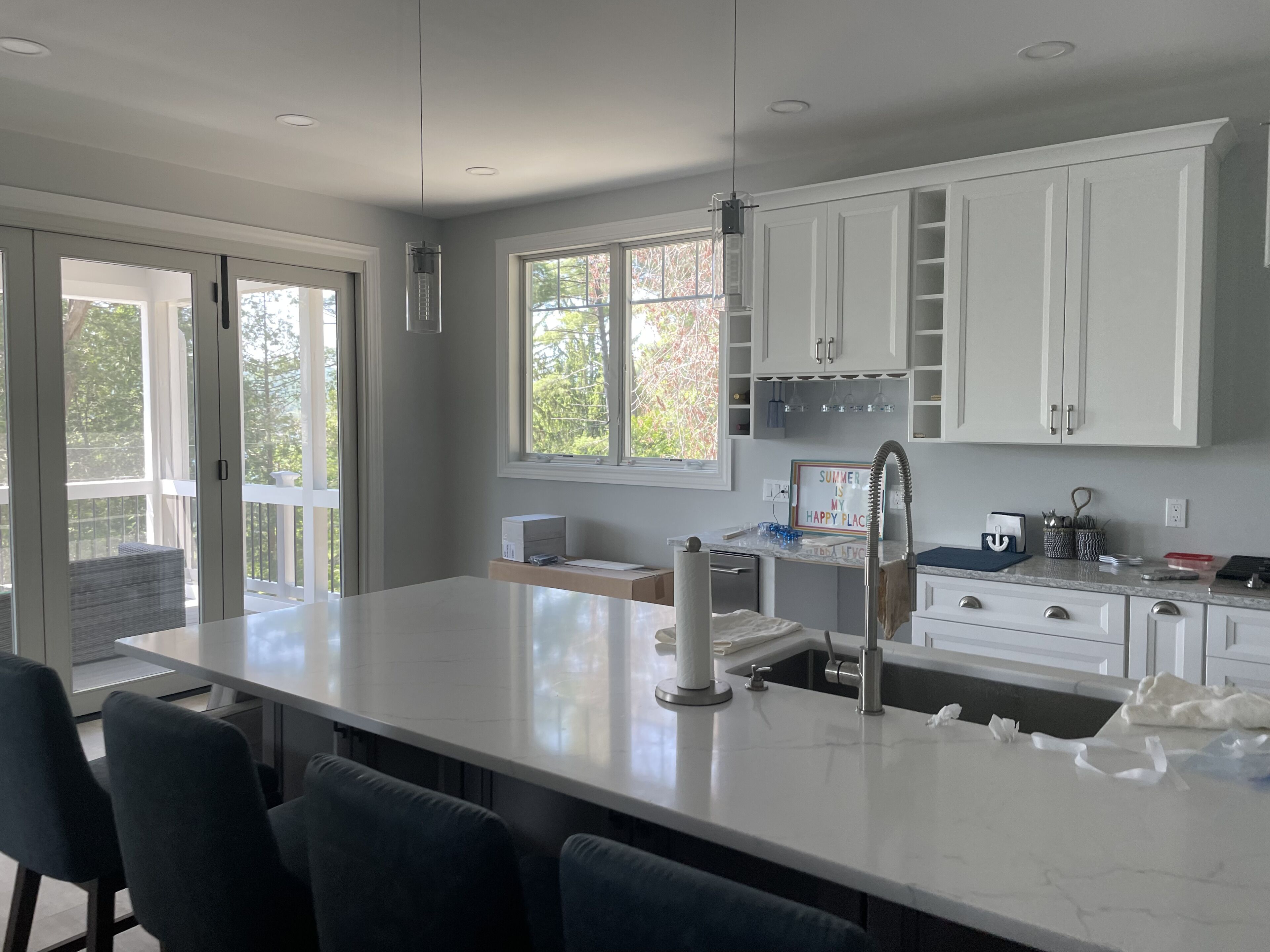 New Lake Home On Bluff With Water Front & Boat House