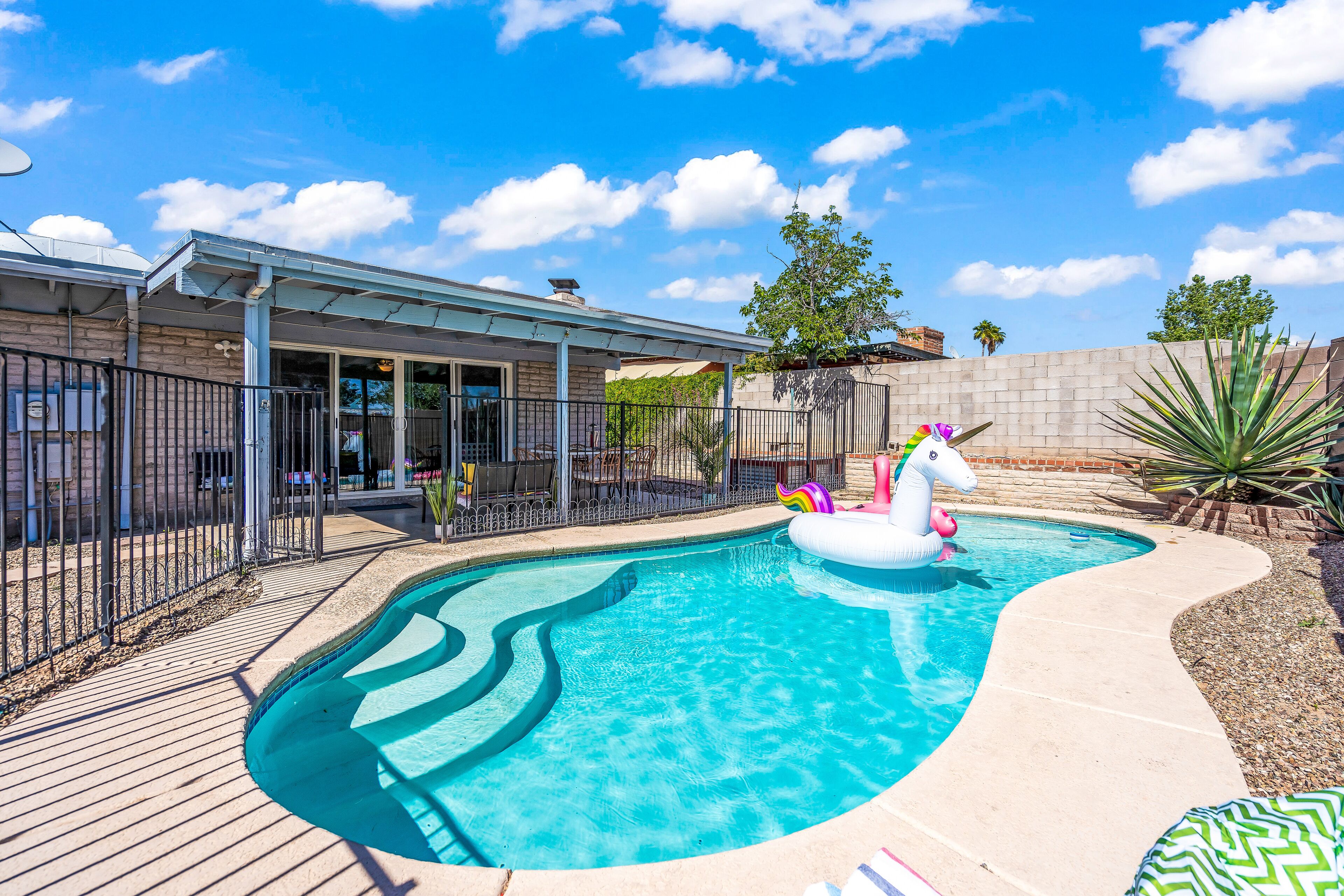 Home w/Private Pool - 4mi to Saguaro National Park
