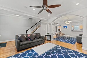 TV - Warder Upper · Spacious DC Rowhouse w/Parking+Metro! (Washington)