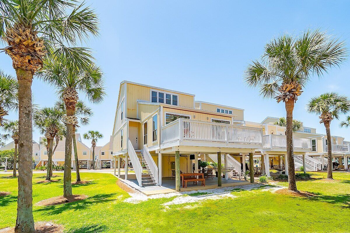 Beach House w/ Tons of Amenities