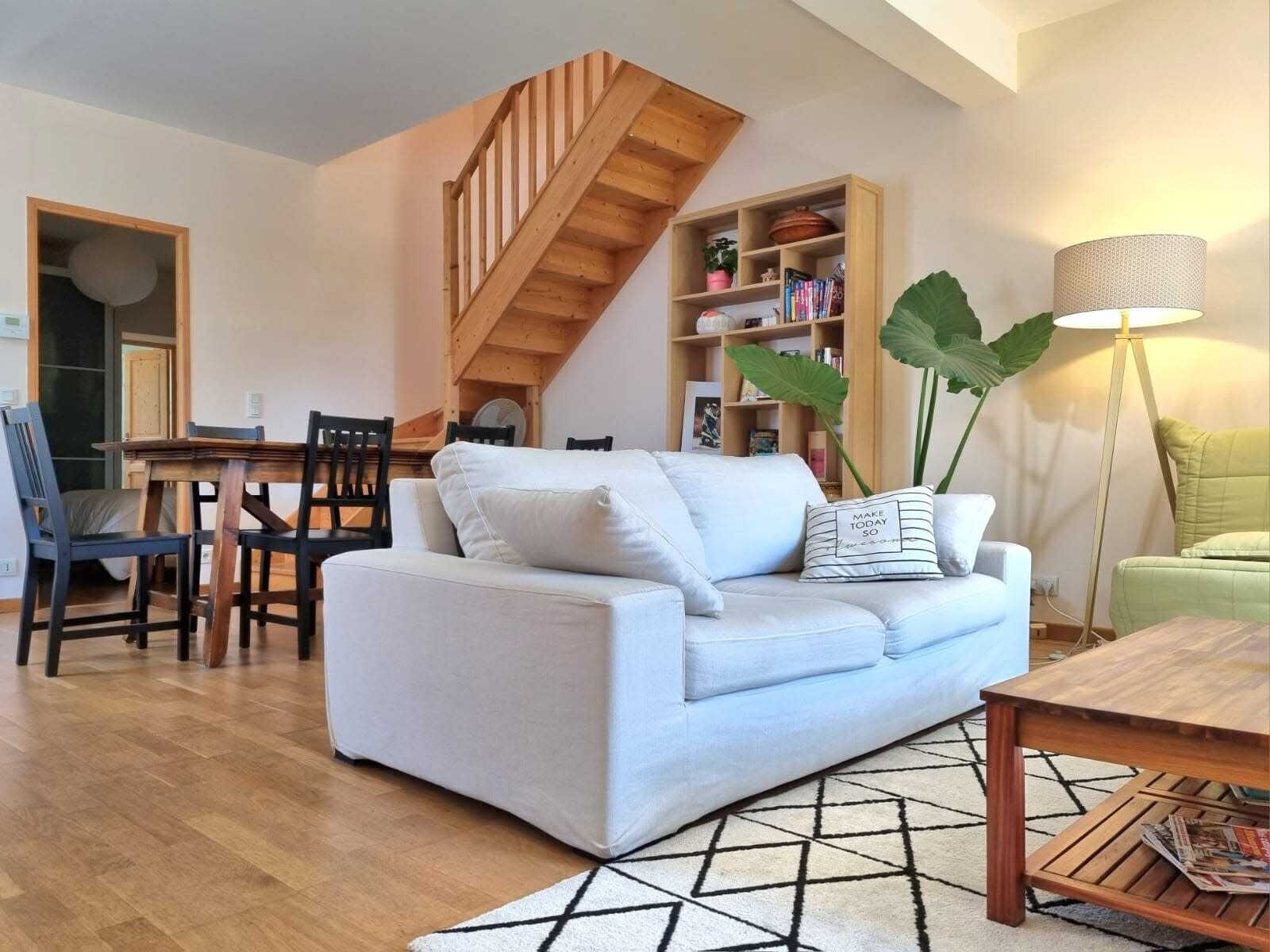 Illuminated stall in Chartrons