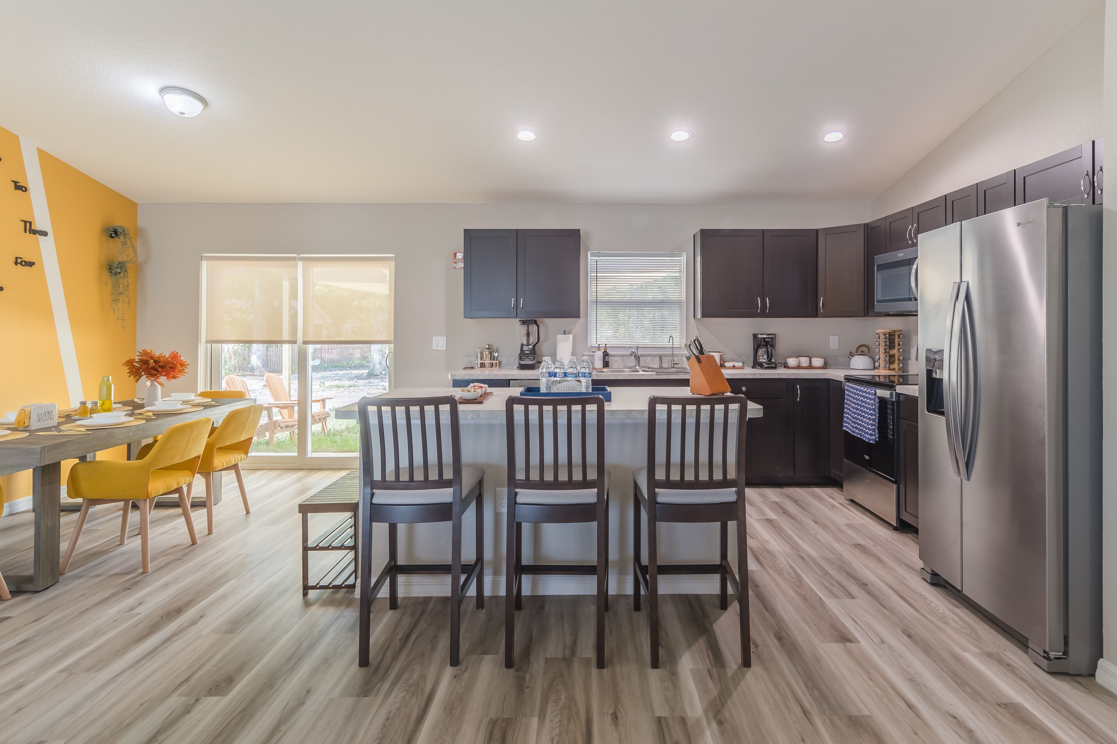 Tropic Home-Gameroom+Patio/BBQ 3mi to Springs/Town