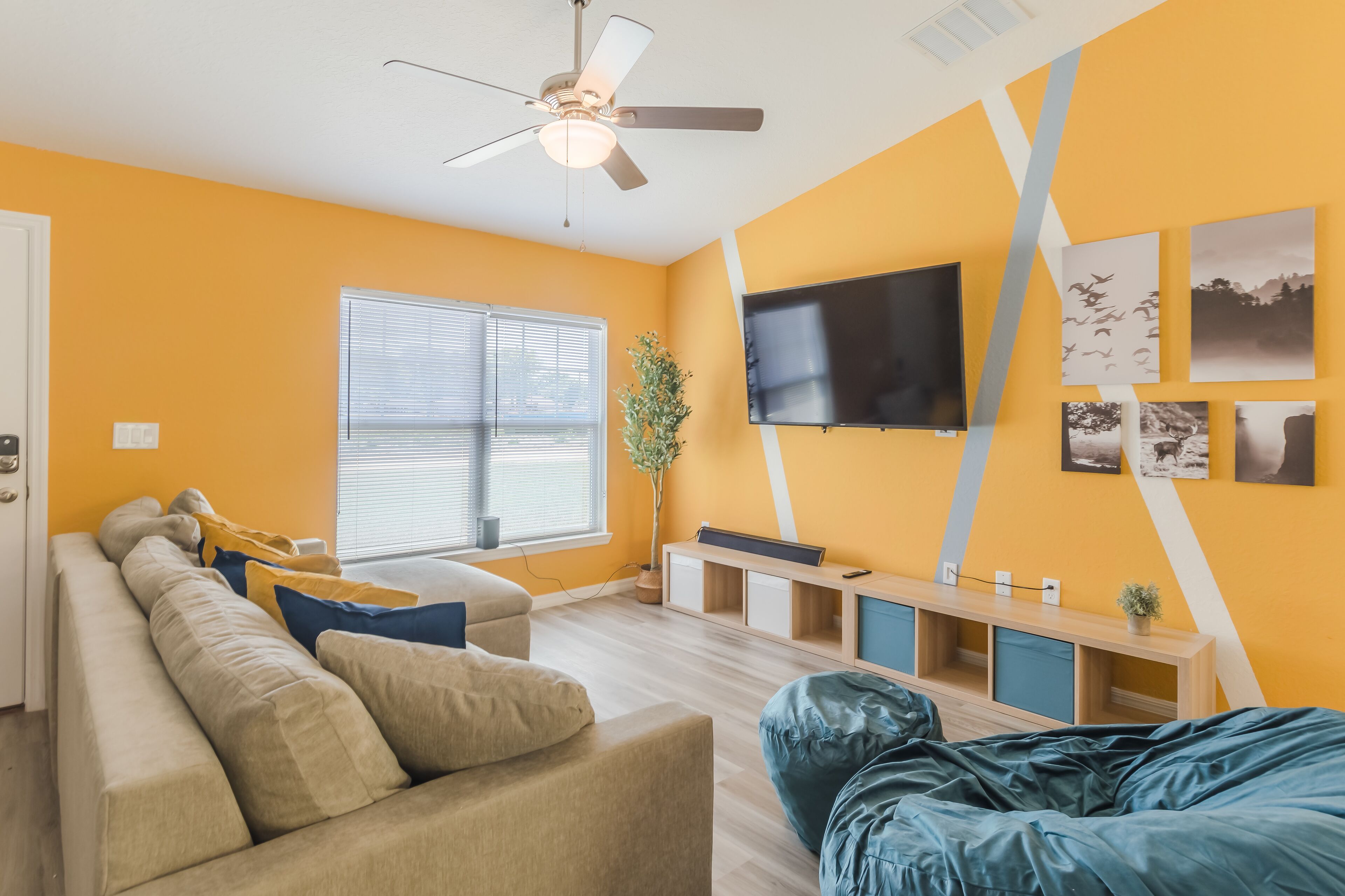 Tropic Home-Gameroom+Patio/BBQ 3mi to Springs/Town