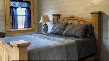 4 bedrooms, iron/ironing board, bed sheets