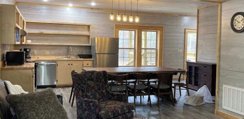 Spacious House near ATV trailhead and the Mulberry River at Cass Arkansas. Park and ride.