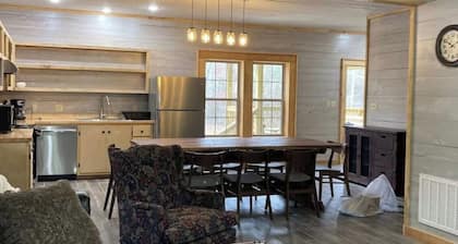 Spacious House near ATV trailhead and the Mulberry River at Cass Arkansas. Park and ride.