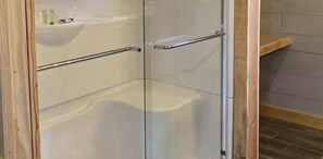 Ducha, secador de pelo, toallas