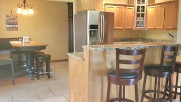 冰箱、微波炉、烤箱、炉灶