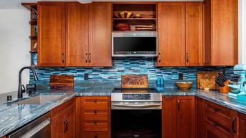 Condo, Multiple Beds (Keauhou Kona Surf & Racquet Club#3-20) | Private kitchen