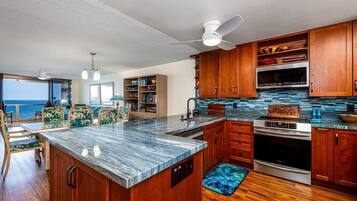 Condo, Multiple Beds (Keauhou Kona Surf & Racquet Club#3-20) | Private kitchen