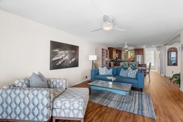 Apartamento, varias camas (Keauhou Kona Surf & Racquet Club#3-20) | Zona de estar