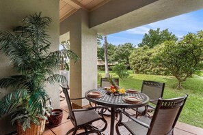 Outdoor dining - Fairways at Mauna Lani#1703 (Kamuela)