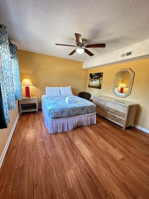 10 bedrooms, iron/ironing board, WiFi, bed sheets - Coral Breeze -  The Ocean Events House (North Myrtle Beach)