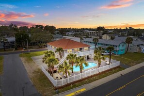 Exterior - Coral Breeze -  The Ocean Events House (North Myrtle Beach)