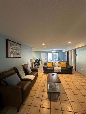 TV, video games, ping pong - Coral Breeze -  The Ocean Events House (North Myrtle Beach)