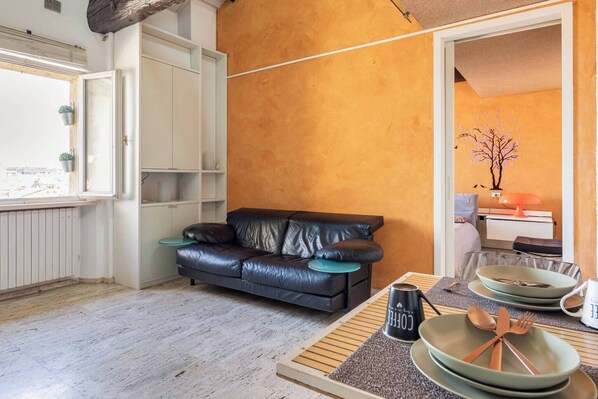 Apartment, 1 Bedroom, City View | Living area