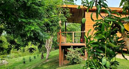 Cabana 1 -Modern amenities cabin, on the banks of the Belize River