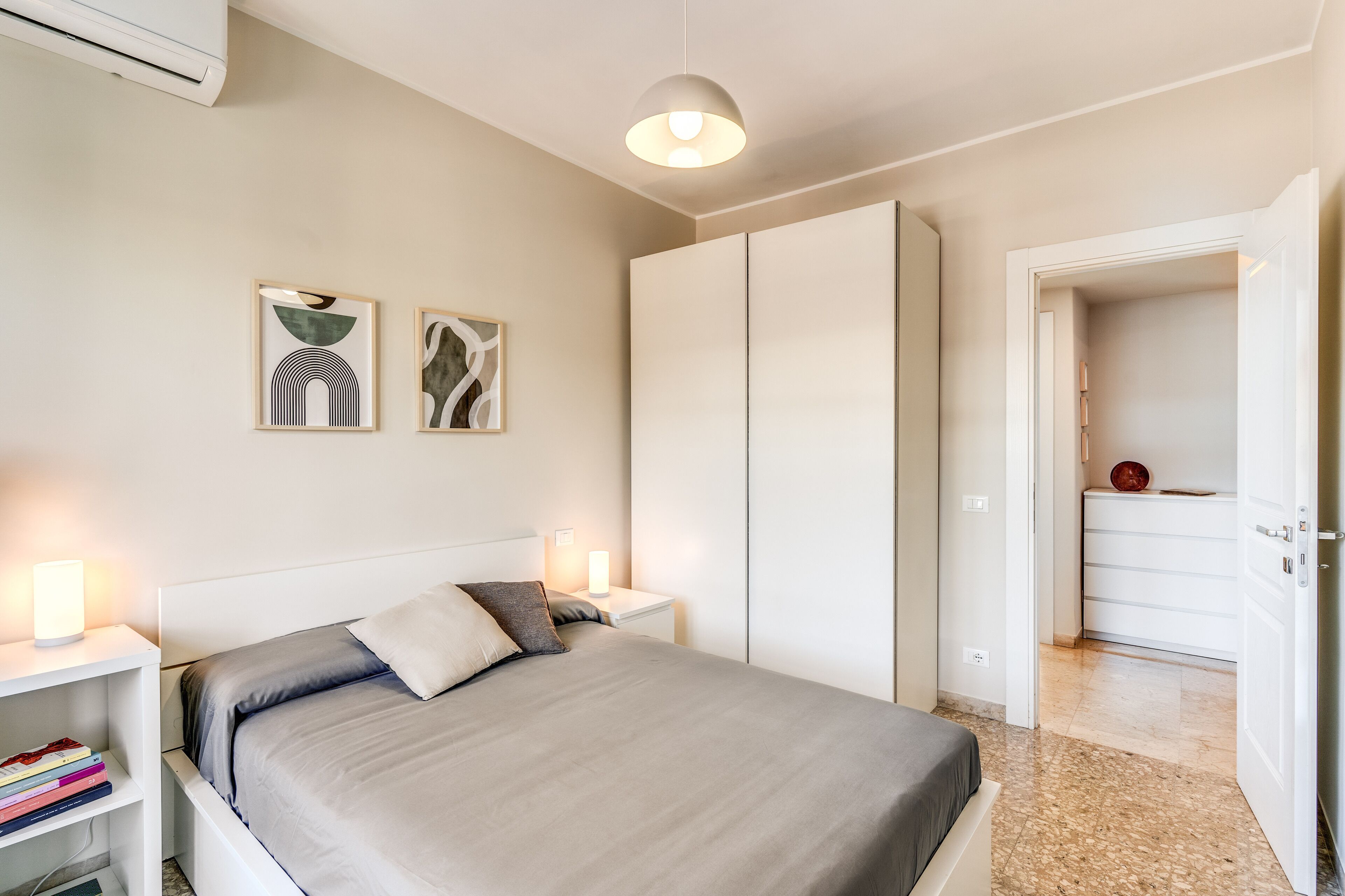 Very bright apartment close to the Vatican Museums