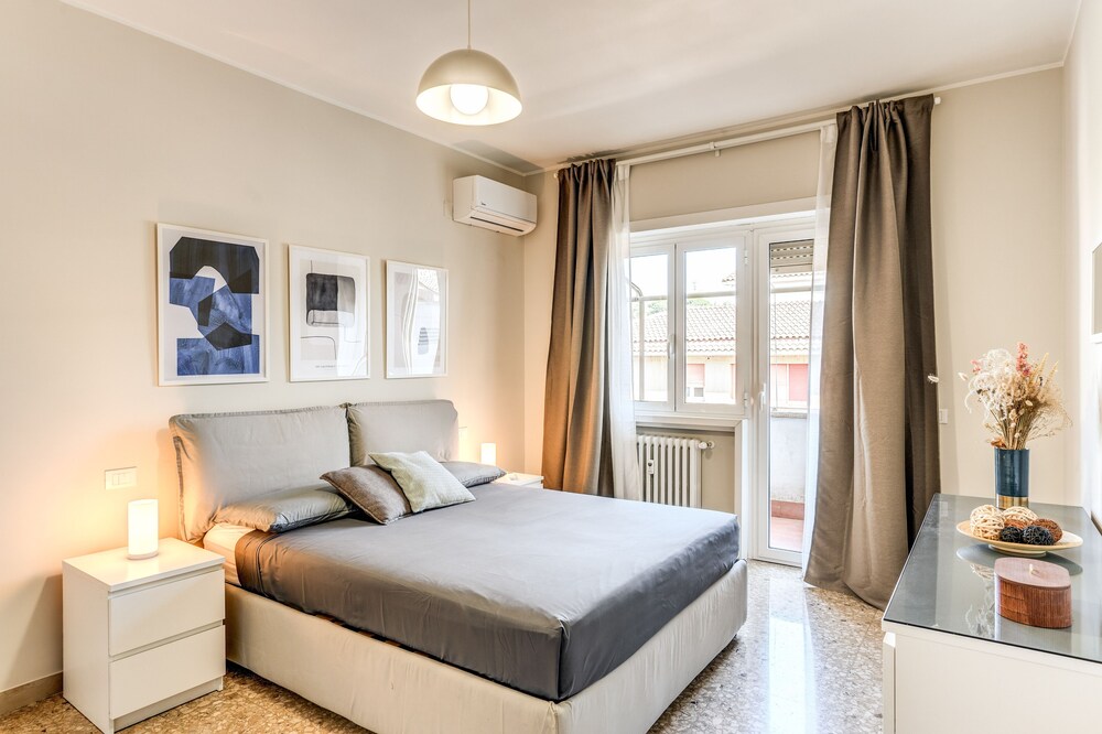 Very bright apartment close to the Vatican Museums