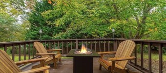 Skyview AVL • Hot Tub • Fire Pit • Full Kitchen