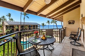 Condo, varias camas (Kona Makai 6-305) | Restaurante al aire libre