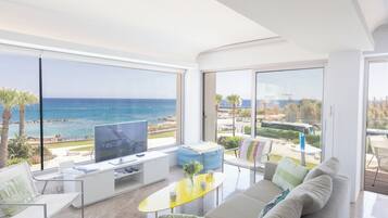 Apartamento, 2 quartos, sacada, vista para o jardim | Área de estar