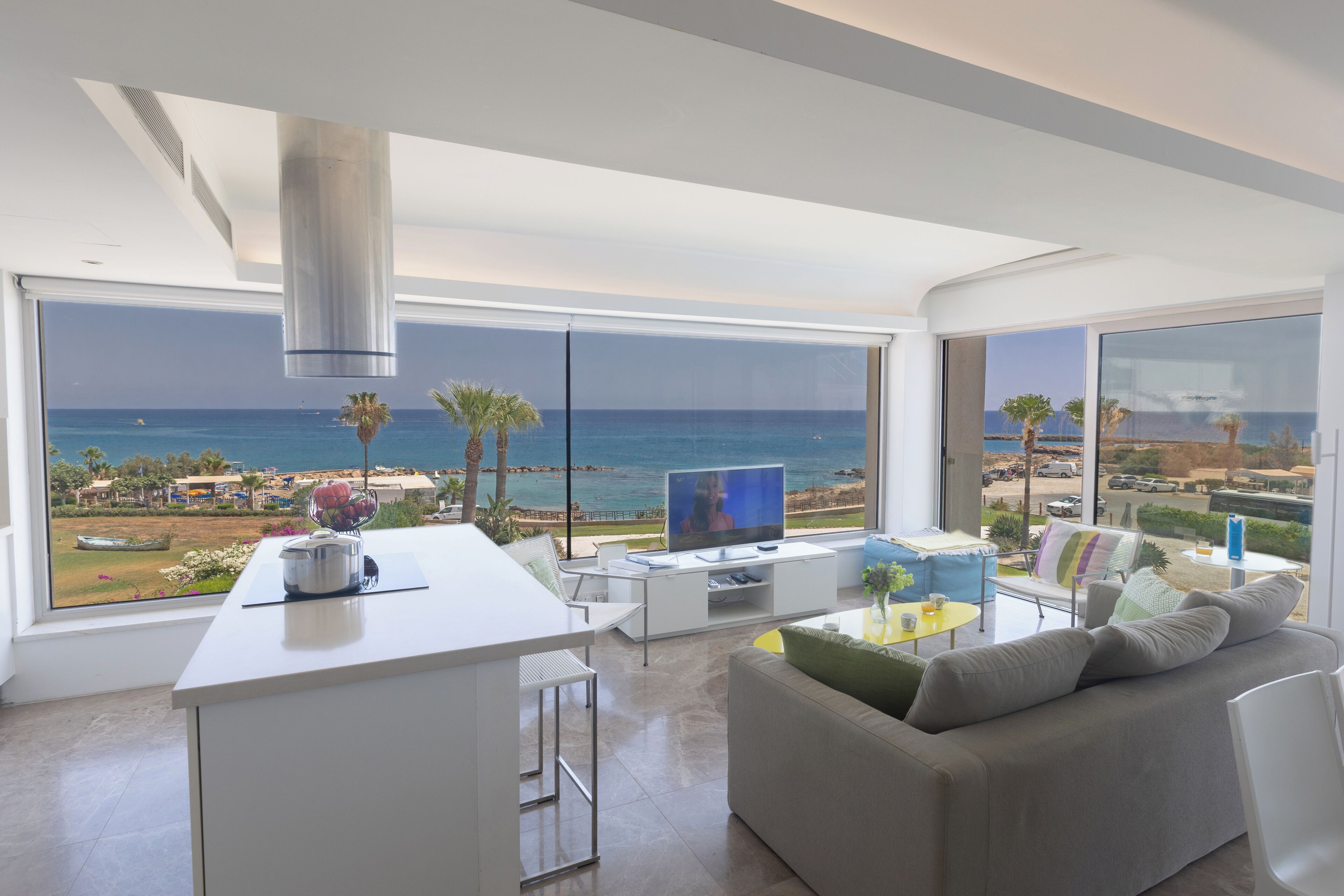 Apartment, 2 Bedrooms, Balcony, Garden View | Living area