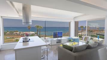 Apartamento, 2 quartos, sacada, vista para o jardim | Área de estar