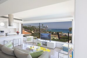 Apartamento, 2 quartos, sacada, vista para o jardim | Área de estar