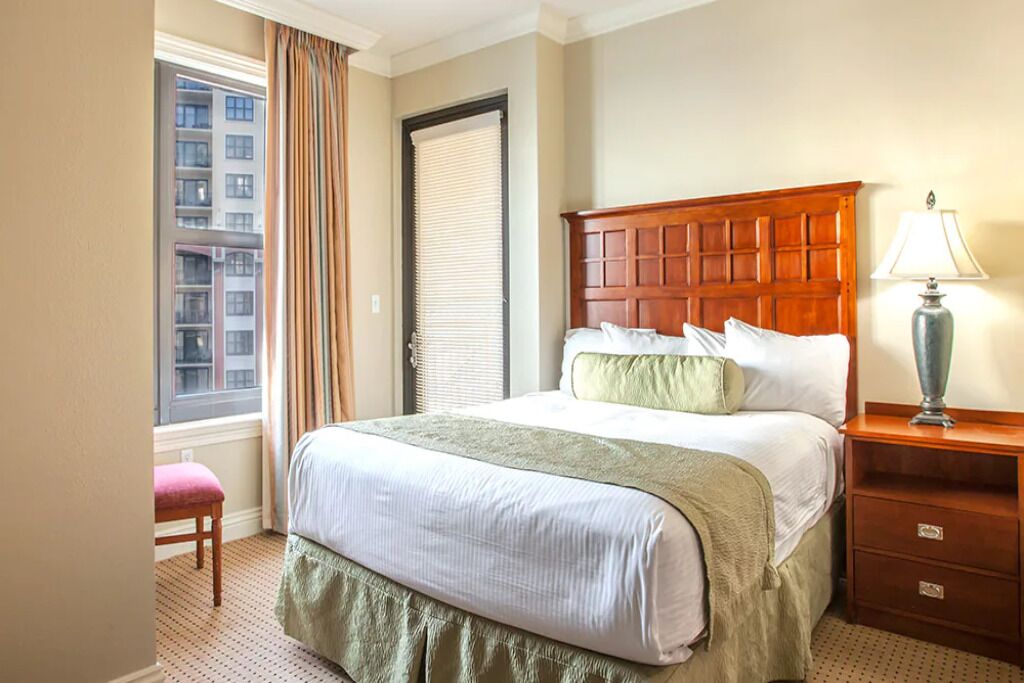 4 Bedroom Plus, Harbor View, on Destin Beach, Wyndham Emerald Grande!!