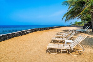 คอนโด, เตียงคิงไซส์ 1 เตียง และโซฟาเบด (Casa De Emdeko 230) | ชายหาด