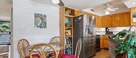 คอนโด, เตียงคิงไซส์ 1 เตียง และโซฟาเบด (Casa De Emdeko 230) | ครัวส่วนตัว | กระดาษอเนกประสงค์