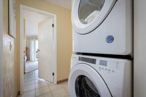 Apartamento, varias camas (Kona Westwind 6 Incredible Ocean View) | Interior