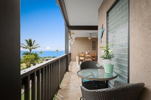 Outdoor dining - Kona Westwind 6 Incredible Ocean Views Corner Unit (Kailua-Kona)