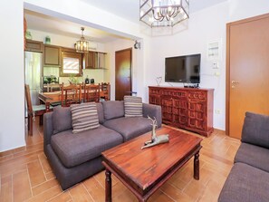 Villa, 3 slaapkamers, balkon, uitzicht op tuin | Woonkamer