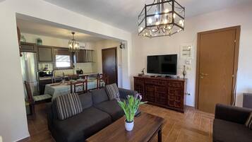 Vila, 3 quartos, sacada, vista para o jardim | Área de estar