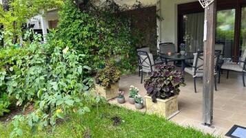 Villa, 3 Bedrooms, Balcony, Garden View | Outdoor dining