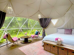 Panoramic Tent | Premium bedding, down comforters, individually decorated - Deer Lake Wilderness Retreat (Unorganized Centre Parry Sound)
