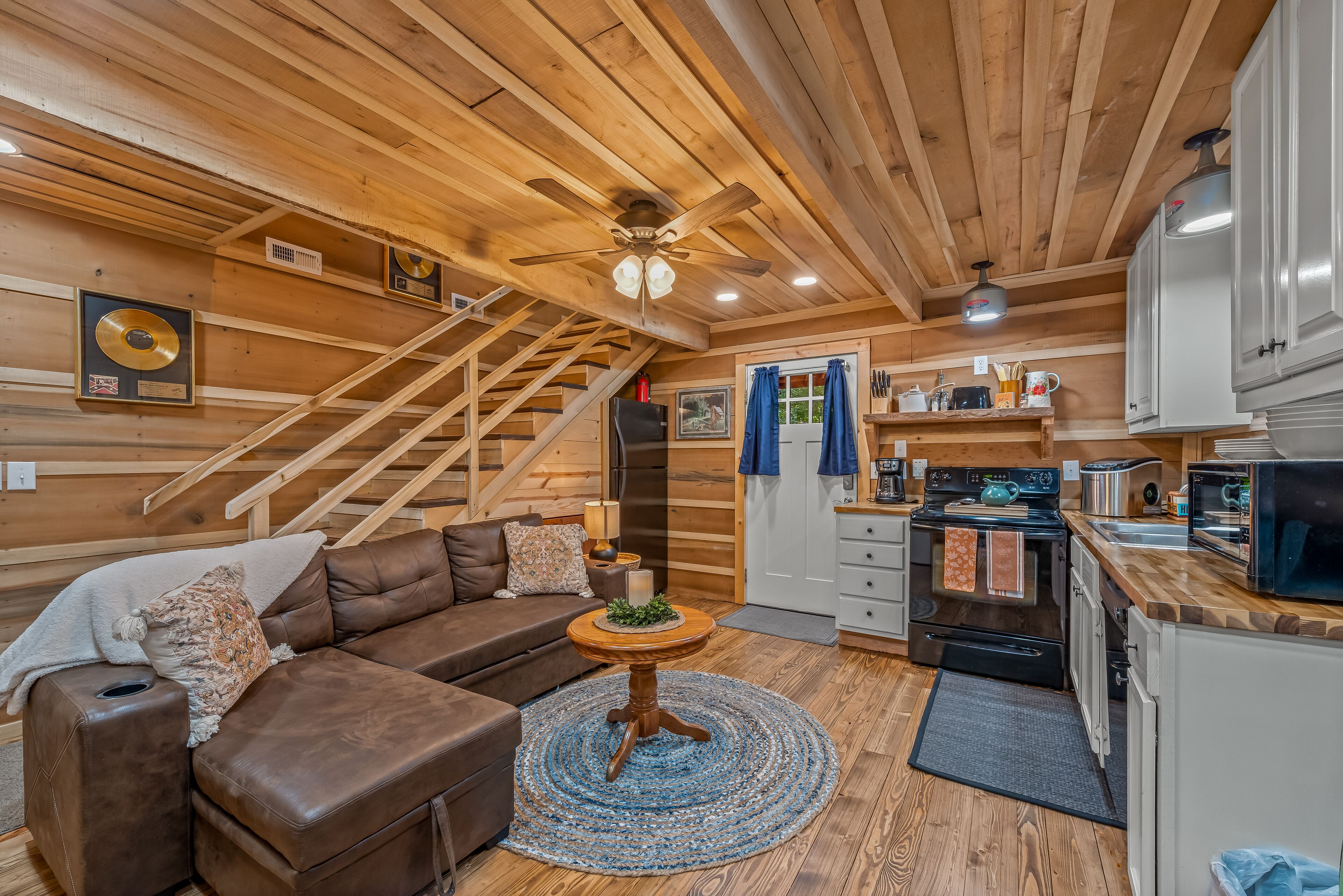 Holidays! Little River Canyon Custom Saw Mill Cabin! Hot Tub;Fire Pit;SMALL Pets