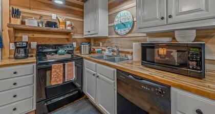 Live in the Sunshine breathe the Mtn Air on Lookout Mtn! hot tub,fire-pit!
