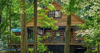 Let your next adventure begin on Lookout Mtn! hot tub,fire-pit;