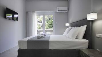 3 bedrooms, iron/ironing board, travel cot, free WiFi