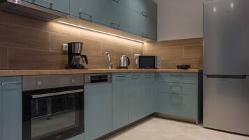 Fridge, microwave, oven, stovetop