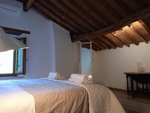 4 Schlafzimmer, Schreibtisch, Reisekinderbett, kostenloses WLAN