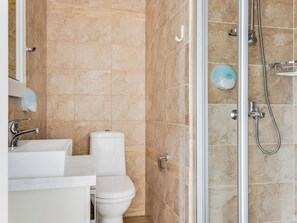 Apartment, 1 Bedroom | Bathroom - Sanders Arsorama - Sweet 1-bdr Apt w/ Shared Patio (Arsos)