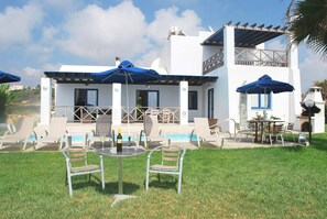 Property grounds - Sea Front Villa, Heated Private Pool, Amazing Location Paphos 323 (Kissonerga)