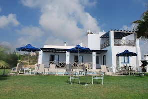 Villa, 3 habitaciones, fumadores, piscina privada | Restaurante al aire libre